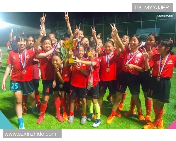 大猩猩足球巨星的成长之路与绿茵场上的辉煌时刻 大猩猩足球巨星的成长之路与绿茵场上的辉煌时刻